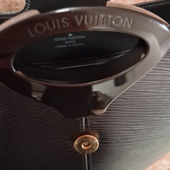 Louis Vuitton Black Epi Leather Shoulder Bag - Picture 7 of 10